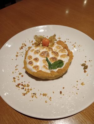 Vegan lemon pie at Baobab in Zaragoza