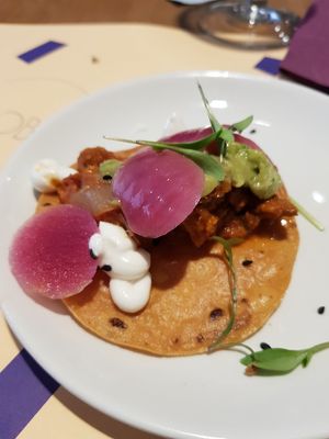 Taco con frijoles, guacamole y soja at Baobab in Zaragoza