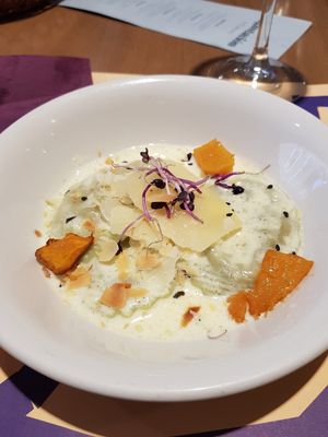 Raviolis de borraja rellenos de calabaza at Baobab in Zaragoza