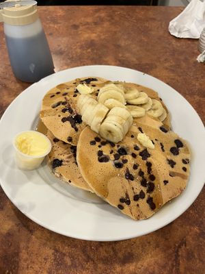 Vegan blueberry filled pancakes with bananas and chocolate chips w/ a side of vegan chorizo sausage! 🔥🔥🔥 Definitely going back to try their other vegan options! 😋   at Maywood Pancake House in Maywood
