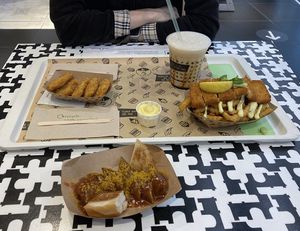 Currywurst, nuggets with garlic dip, caramel milkshake, and fish and chips at VINCENT - Europa Passage in Hamburg