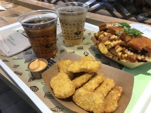 Iced tea, ginger ale, nuggets, vish and chips, chipotle mayo  at VINCENT - Europa Passage in Hamburg