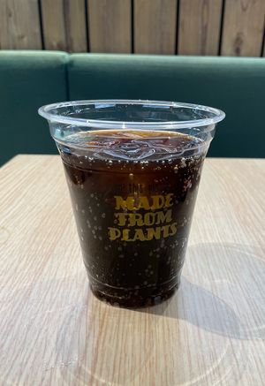 Sugar free Vincent Cola, cups made of plants  at VINCENT - Europa Passage in Hamburg