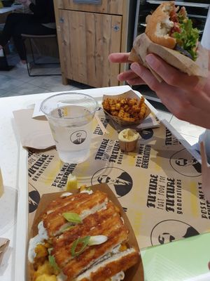 It took some time for our food to arrive but I loved the vish n' chips. Very tasty and want to visit again when I can.  at VINCENT - Europa Passage in Hamburg