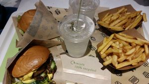 Burgers, fries, and lemonades at VINCENT - Europa Passage in Hamburg