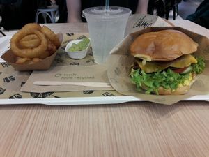 fried onion and a burger at VINCENT - Europa Passage in Hamburg
