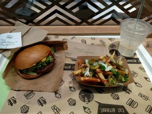 Simple One Burger + Special Fries +Limo = 10,40 € at VINCENT - Europa Passage in Hamburg