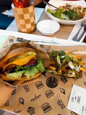 “The cheesy one” with peanut onion fries  at VINCENT - Europa Passage in Hamburg
