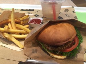 Fries, falafel and quinoa burger, drink - menu deal  at VINCENT - Europa Passage in Hamburg