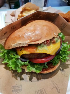 cheese burger at VINCENT - Europa Passage in Hamburg