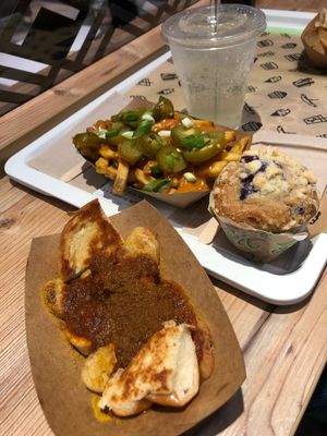 Curry wurst peanut chilli fries and blueberry muffin with Rosemary limo at VINCENT - Europa Passage in Hamburg