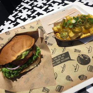 Veclassic Burger and chilly cheese fries.  at VINCENT - Europa Passage in Hamburg