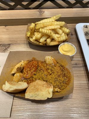 Curry wurst at VINCENT - Europa Passage in Hamburg