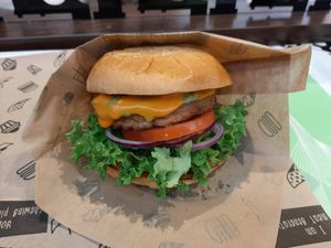 Delicious veggie burger at VINCENT - Europa Passage in Hamburg