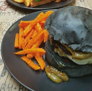 vegan burger at Crop in Crete