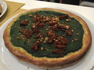 Pizza con pesto di spinaci at Spinno in Palermo