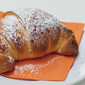 Hand crafted sicilian old grain croissant.
Cornetto artigianale con farina di grani antichi siciliani tumminia. at Spinno in Palermo
