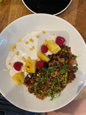 tropical granola at Hot Numbers Coffee - Trumpington St in Cambridge