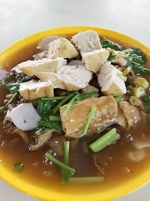 河粉+豆干 $4.50+$1 at Wang Jiao Vegetarian 旺角斋素食 in Central Singapore
