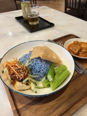 Veganes Nasi Lemak mit Tofu und Okra  at Yun Shan Ge Vegetarian House - Penang St in Penang