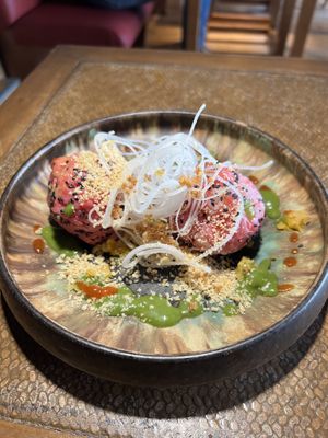 Reisballchen mit Mungobohnnenfullung und Sesan ummantelt  at Gayaya in Berlin