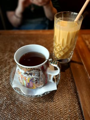 Mangolassi & Gewürztee at Gayaya in Berlin