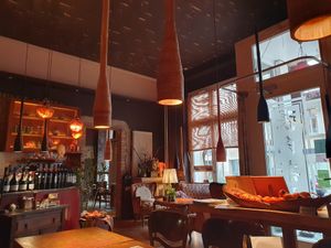 Ruhiges und schönes Ambiente. Hochwertiges Mobiliar. Elegant aber nicht arrogant. at Gayaya in Berlin