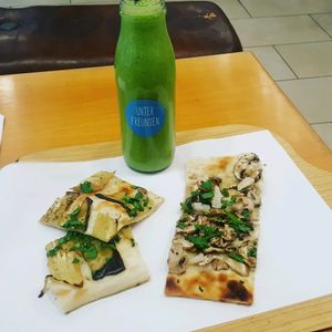 Pizza and Smoothie  at Unter Freunden in Heidelberg