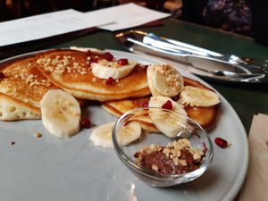 New: breakfast options! Vegan pancakes with bananas and nut-chocolate spread at Cafe Rost in Mannheim