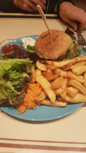 Burger at Cafe Rost in Mannheim