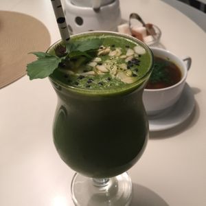 Yoga Life at Schastlivyye Lyudi - Fortunate People in St Petersburg