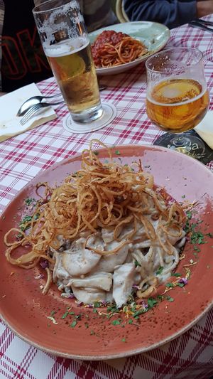 Spaghetti vegana & spaghetti arrabiata at La Malga Ristorante Pizzeria Vinoteca in Berlin