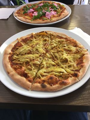 Rocket Salad and Seitan Kebab pizza at Mavi in Ludwigsburg
