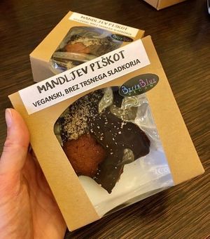 Vegan almond cookie. Photo by: Trgovina MamaTerra on Facebook at Mama Terra in Kamnik