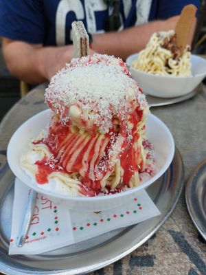 veganes Spaghetti-Eis at Vollmer's Eiscafe in Duisburg