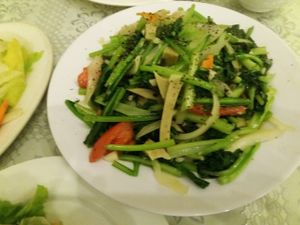 Fried noodles with vegetablese at Loving Hut - Chua Lang in Hanoi