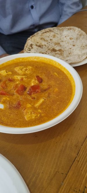 Tofu jalfrezi and chapati at Vega Food in Rome
