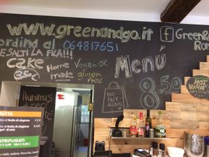 Excellent variety of ingredients to choose from, vegetarians and vegans have tremendous options. In fact the veg food exceeds the few non veg options. TThe juices are fresh & tasty at Green and Go in Rome