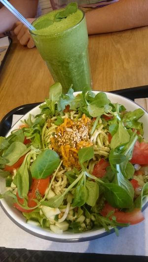 zucchini pasta at Loving Hut Veganerie in Leuven