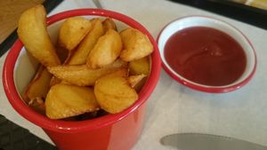 potato wedges at Loving Hut Veganerie in Leuven