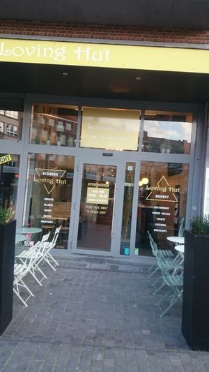 HappyCow sticker at Loving Hut Veganerie in Leuven
