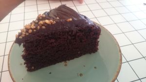 chocolate cake at Loving Hut Veganerie in Leuven