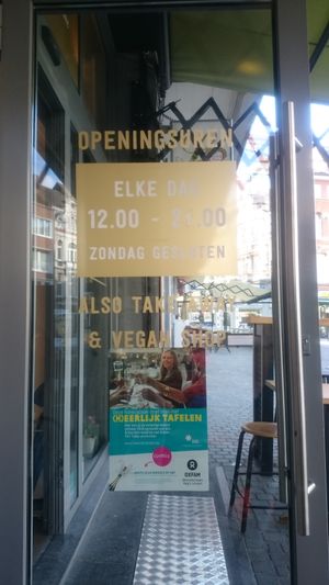 Opening time at Loving Hut Veganerie in Leuven