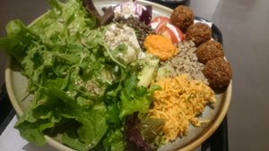 Falafel salade at Loving Hut Veganerie in Leuven