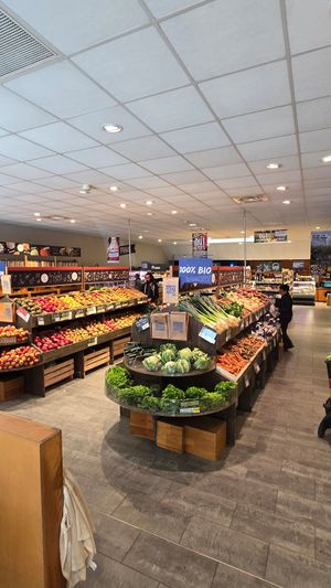 Fresh veg and fruits at Biocoop Nantes Nord in Nantes