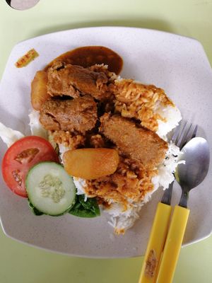 Curry rice at Victor Veggie 味特素食 in Central Singapore