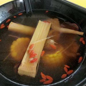 土茯苓灯心草竹蔗莲子汤 at Jeun VirtueFarm in Central Singapore