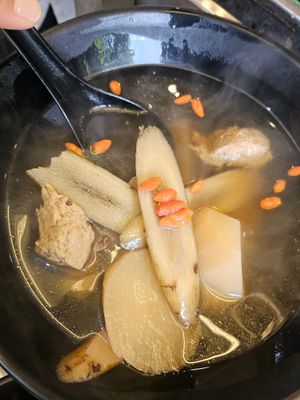 Burdock, Radish , Black Pea eye Soup ~ 3/11/23 at Jeun VirtueFarm in Central Singapore