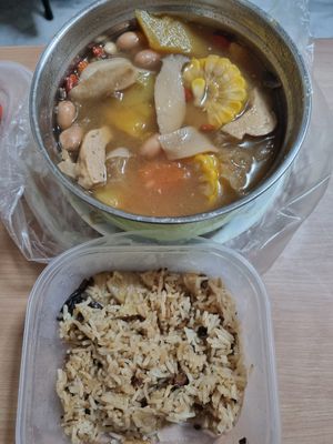 Chinese soup with lots of herbal ingredients (white fungus, peanuts 🥜,goji berry, corn 🌽 and tomato 🍅) They have different types of rice like pumpkin rice 🎃, mixed mush at Jeun VirtueFarm in Central Singapore