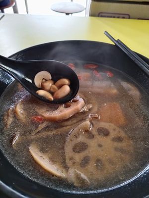 腰果花生鹿茸菇莲藕汤 at Jeun VirtueFarm in Central Singapore